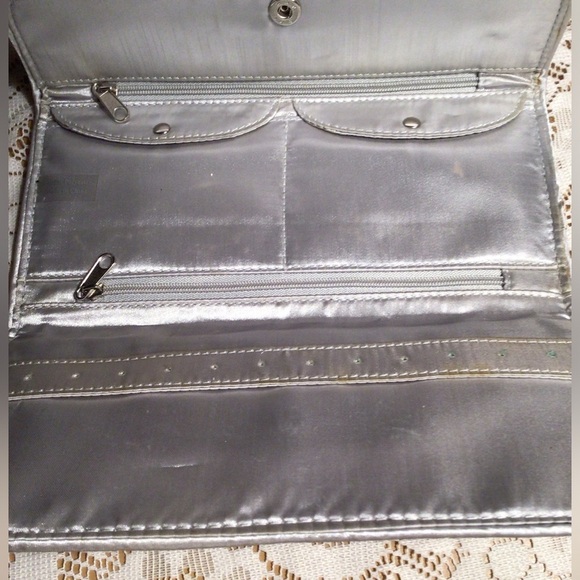 BLACK AND WHITHE LINE JEWELRY WALLET. - Picture 4 of 8